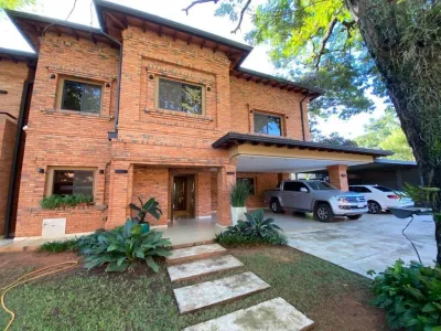 4-Bedroom House for Sale in Fernando de la Mora