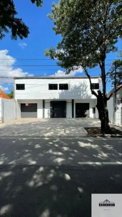 Local Comercial de 550m² en Alquiler en Lambaré