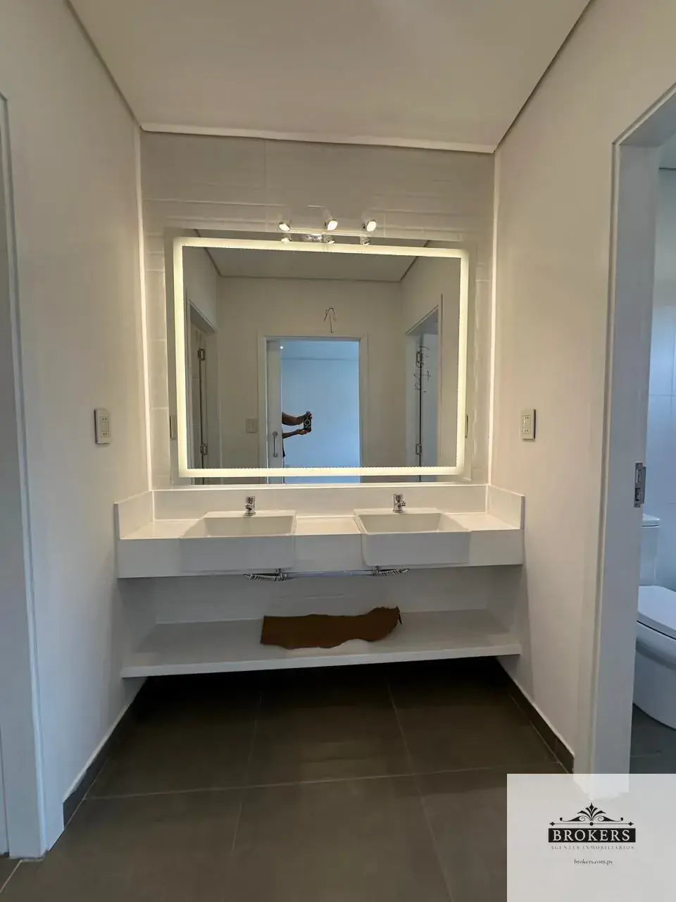 Casa de 3 dormitorios en Venta en Primer Barrio, Luque - Image 9
