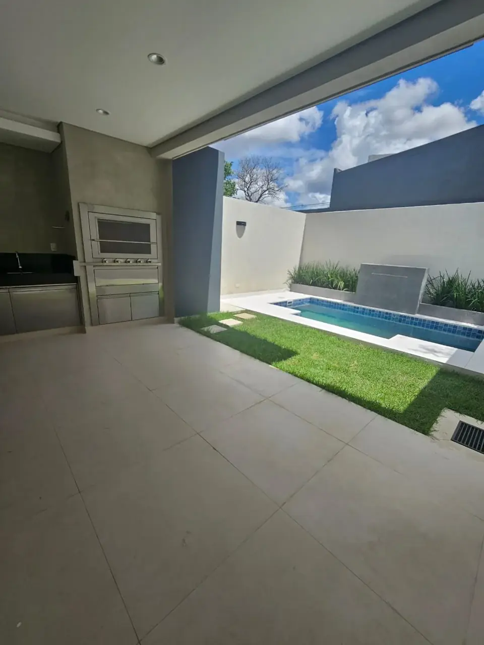 EN VENTA - Duplex con 3 dormitirios en suite . Barrio Ycua Sati - Image 2