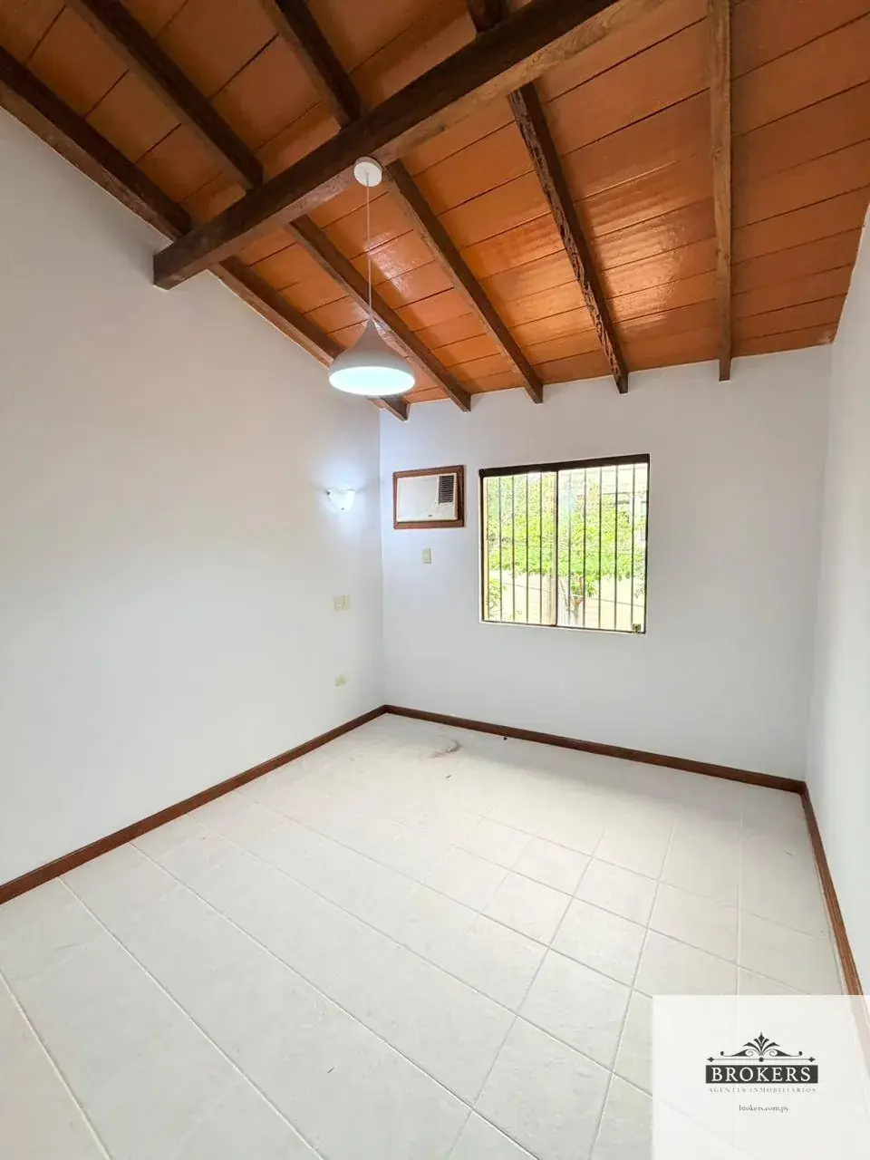 Casa de 3 dormitorios en Alquiler en Ycuá Satí, Asunción - Image 9