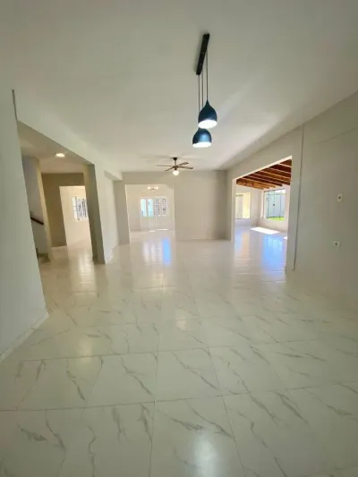 Casa de 5 dormitorios en Venta en Segundo Barrio, Luque