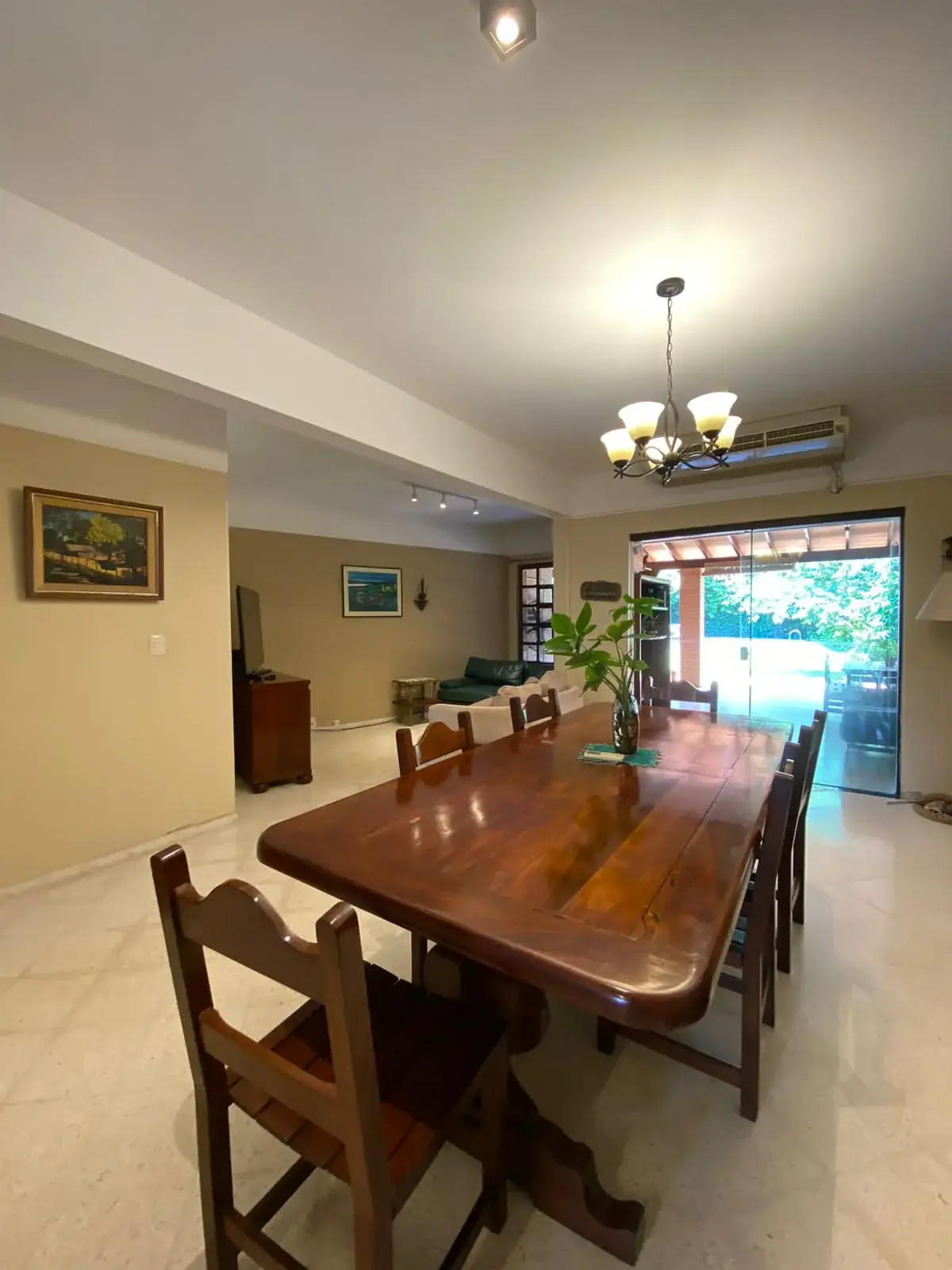 Vendo amplia casa con 3 habitaciones en suite Barrio Las Mercedes - Image 3