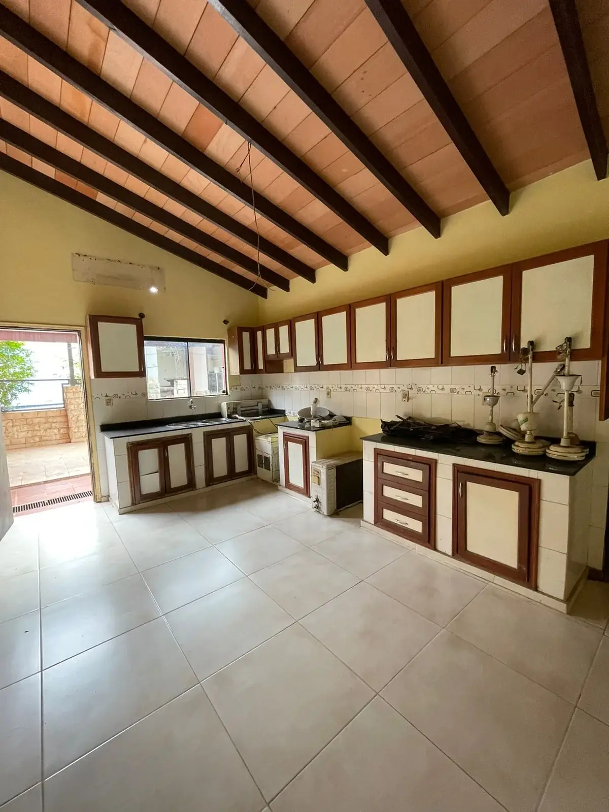 OFERTA! AMPLIA CASA EN BARRIO SANTA MARÍA - Z/ FRIGORÍFICO GUARANÍ - Image 4