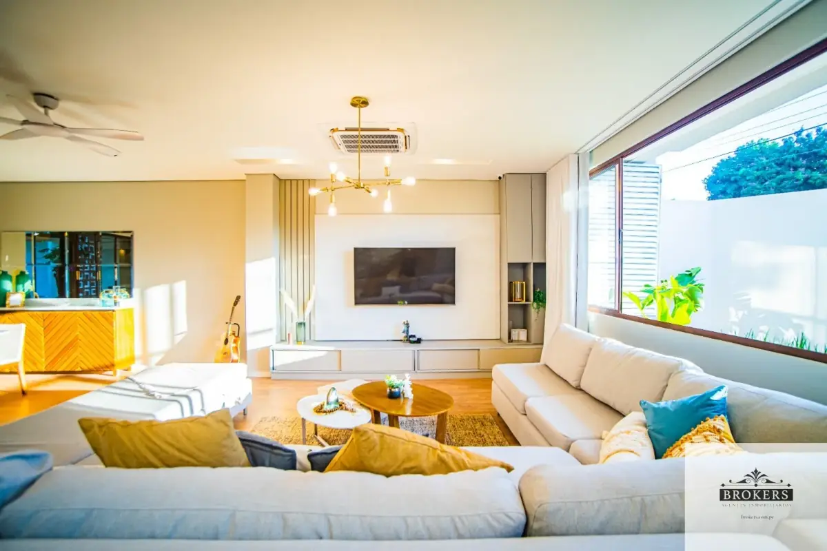 4-Bedroom House for Sale in Laurelty, Luque - Image 12
