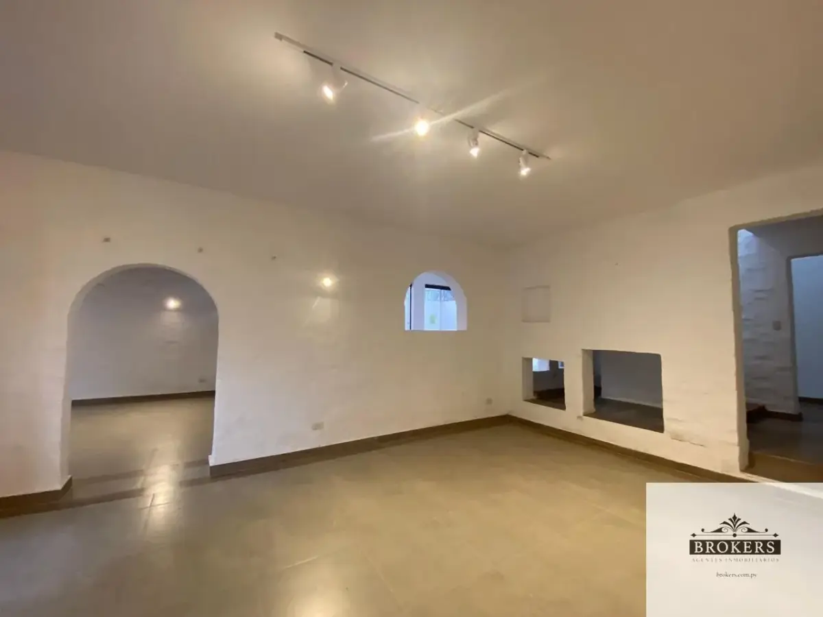 Local Comercial de 385m² en Alquiler en Mariscal Estigarribia, Asunción - Image 9