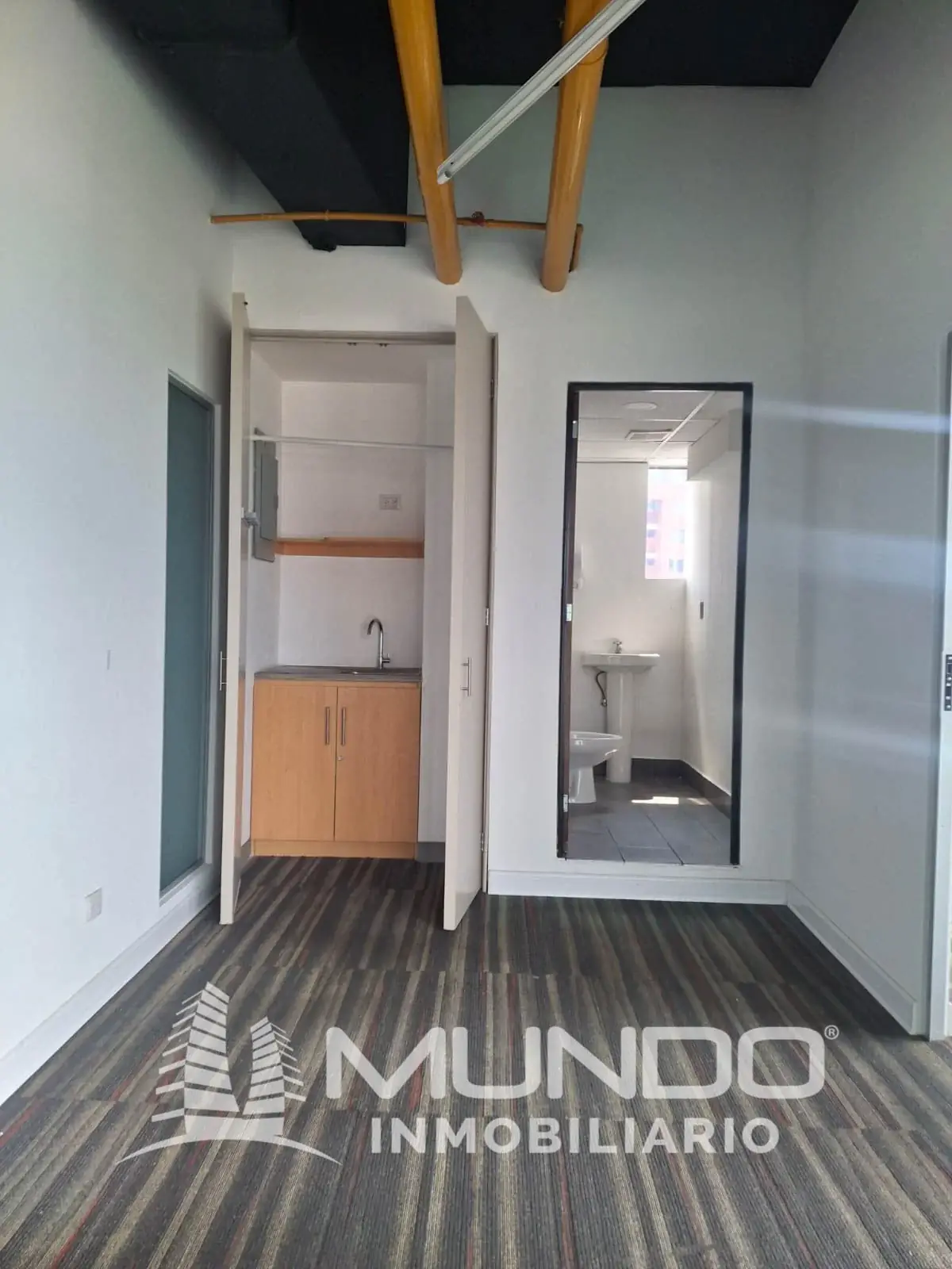 Local Comercial de 80m² en Alquiler en Zona 10, Ciudad de Guatemala - Image 7