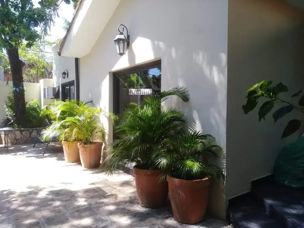 Casa de 3 dormitorios en Venta en Madame Lynch, Asunción - Image 12