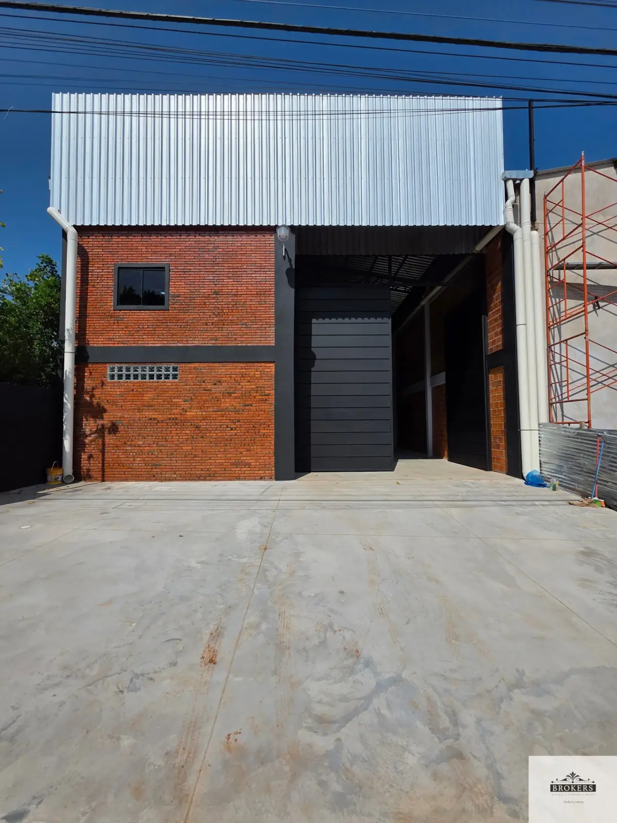 Espaço Comercial de 360m² para Aluguel em San Ramon, Mariano Roque Alonso - Image 2
