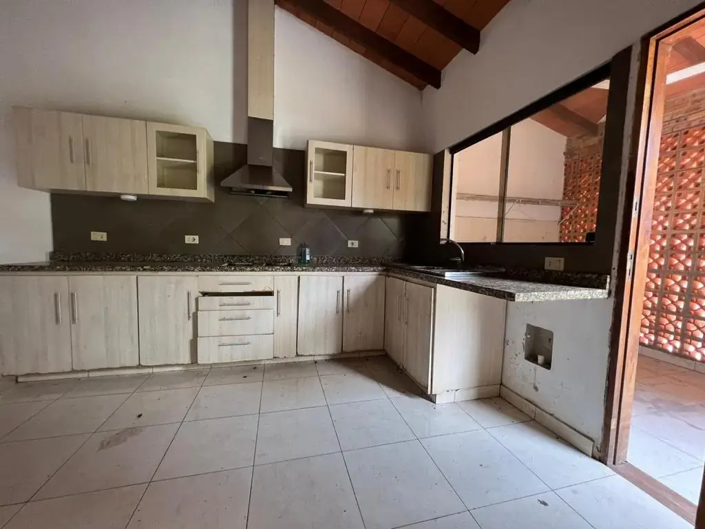 OFERTA casa en LOS LAURELES  Precio de Oferta: $ 210.000 270m2 - Image 9