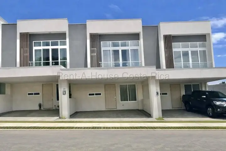 3-Bedroom House, 192m², for Rent in Heredia