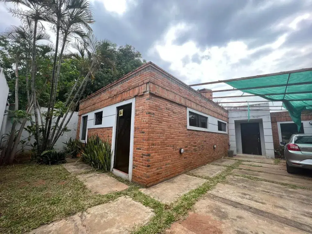 Casa de 3 dormitorios en Venta en Mcal. José Félix Estigarribia, Fernando de la Mora - Image 4