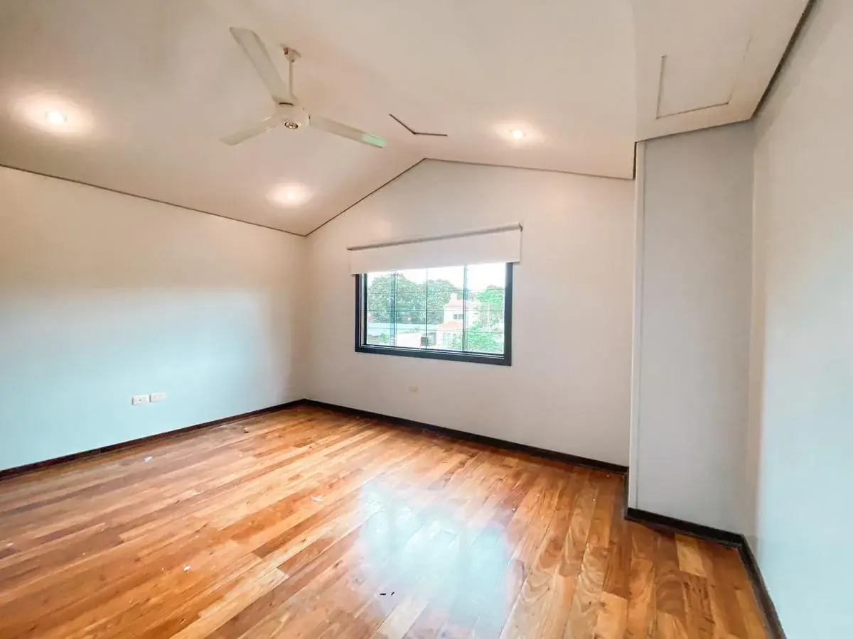 Casa de 4 dormitorios en Venta en Asunción - Image 15