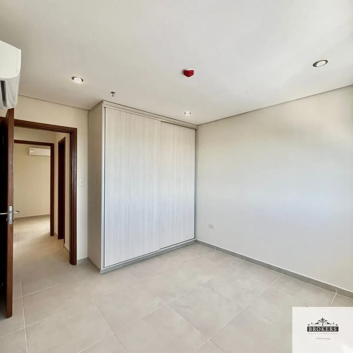 Departamento de 2 dormitorios en Venta en Jara, Lambaré - Image 6