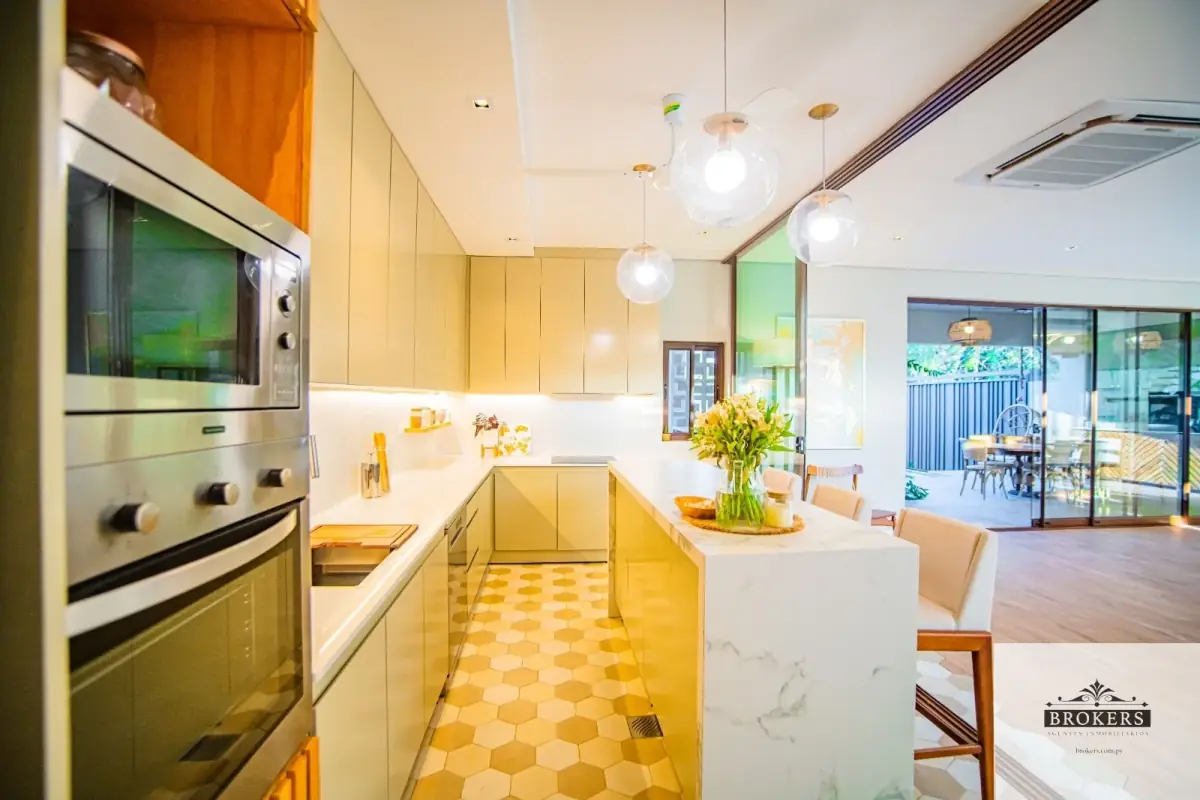 4-Bedroom House for Sale in Laurelty, Luque - Image 18