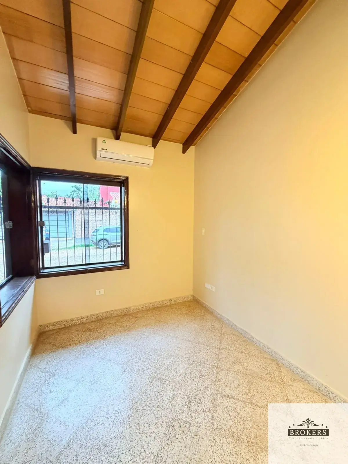 Casa de 4 dormitorios en Venta en Laguna Grande, Fernando de la Mora - Image 6