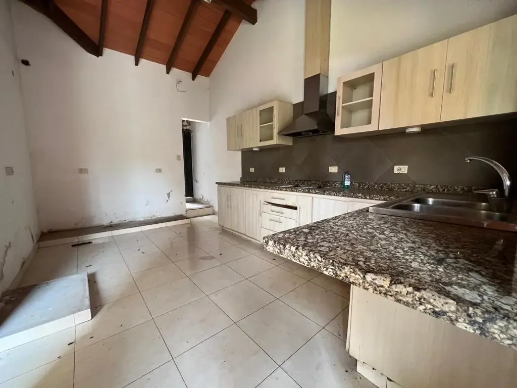 OFERTA casa en LOS LAURELES  Precio de Oferta: $ 210.000 270m2 - Image 11