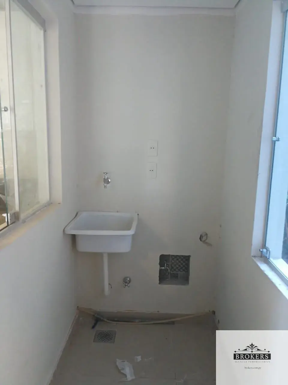 2-Bedroom Apartment for Sale in La Catedral, Lambaré - Image 8