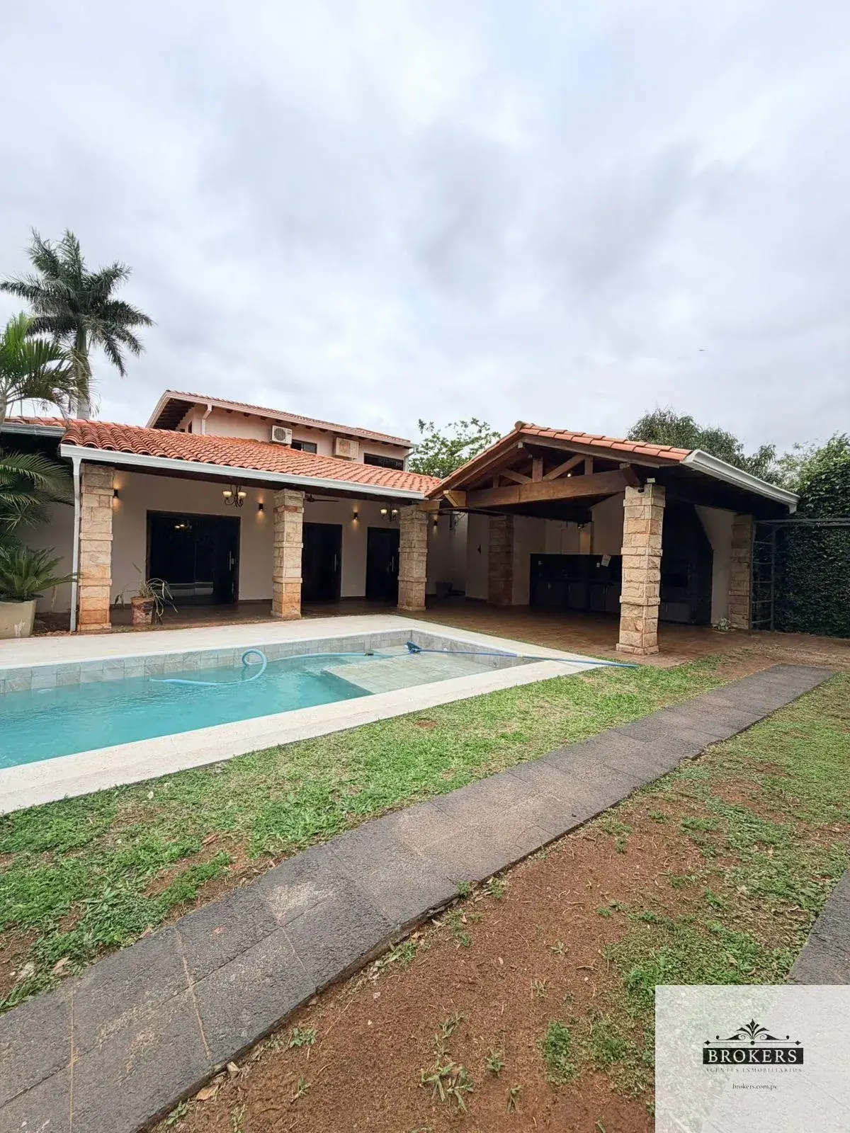 Casa de 4 dormitorios en Venta en Laguna Grande, Fernando de la Mora - Image 2
