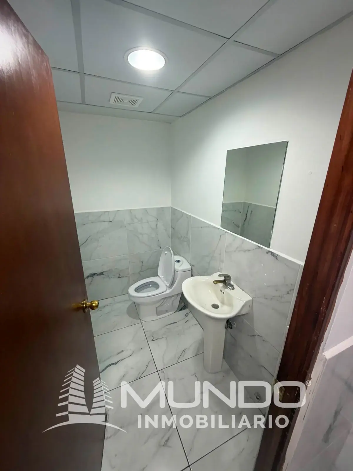 Local Comercial de 166,24m² en Alquiler en Zona 10, Ciudad de Guatemala - Image 5