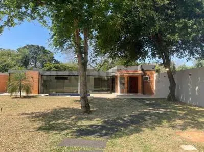 3-Bedroom House for Sale in Loma Merlo, Luque