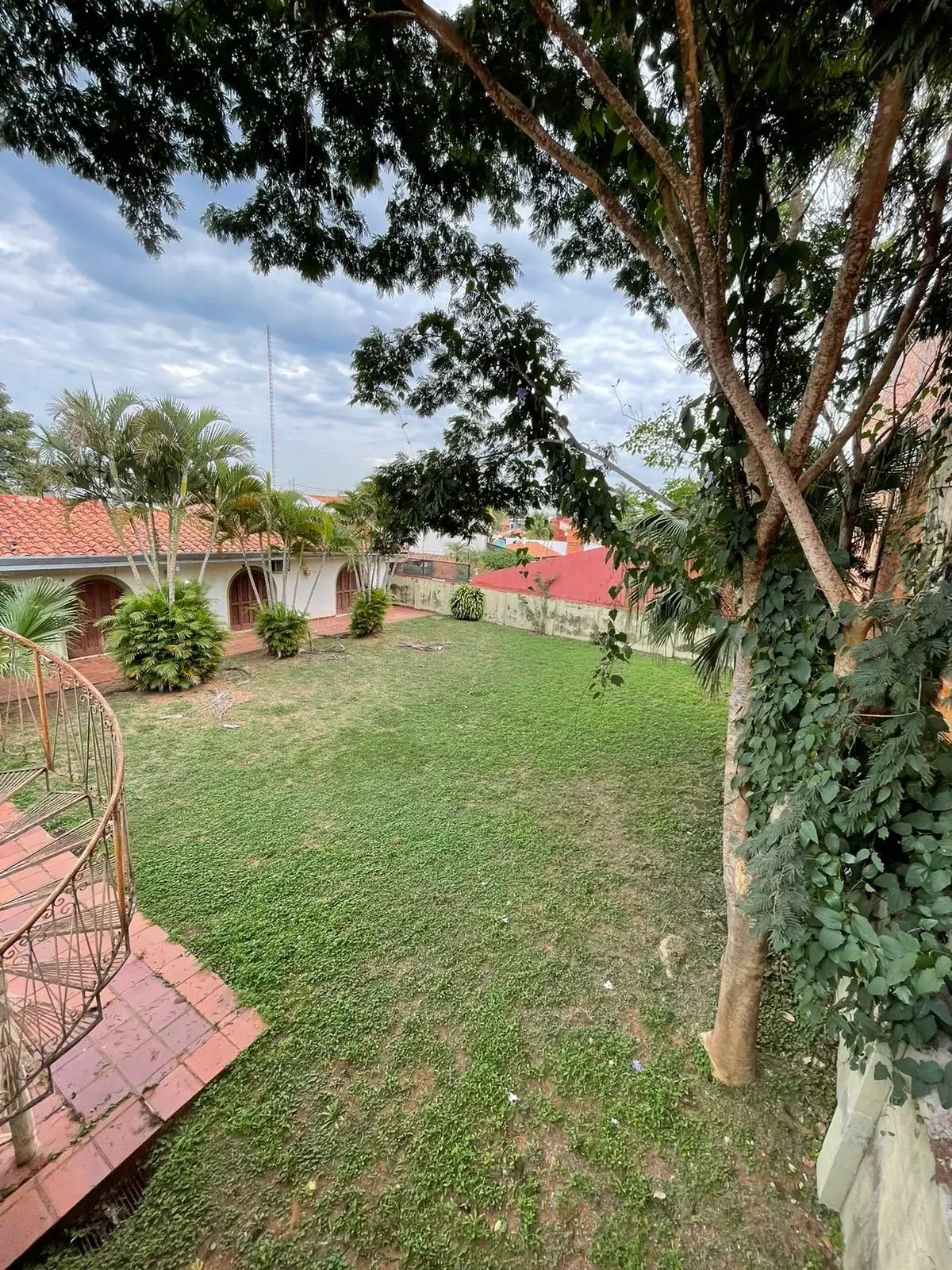 VENDO PROPIEDAD SOBRE AVDA PERON 40x30 m2 Superficie: 1200 m2 - Image 3