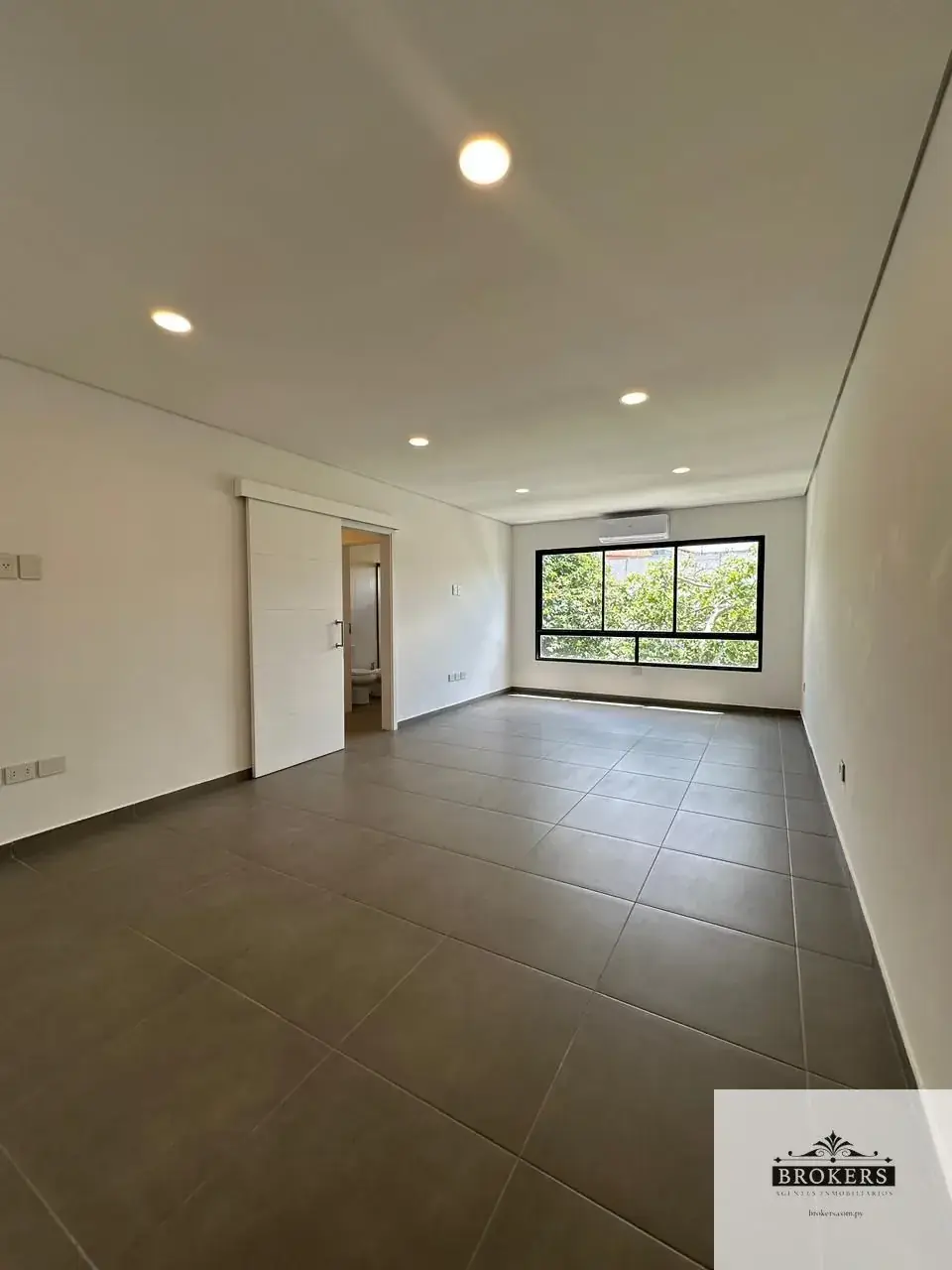 Casa de 3 dormitorios en Venta en Primer Barrio, Luque - Image 13