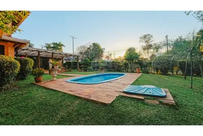 Casa de 5 dormitorios en Venta en Paraná Country Club, Hernandarias
