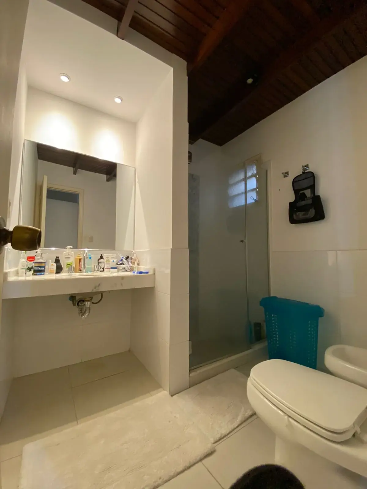 Vendo amplia casa con 3 habitaciones en suite Barrio Las Mercedes - Image 6