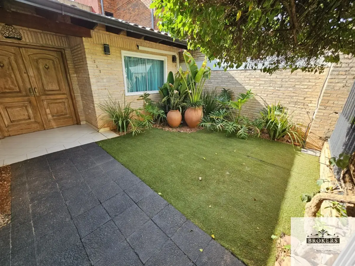 Casa de 3 dormitorios en Venta en Cuarto Barrio, Luque - Image 9