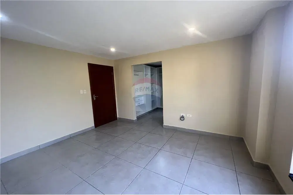 Departamento de 3 dormitorios en Venta en Cuarto Barrio, Luque - Image 6
