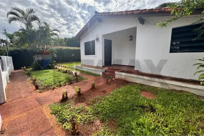 Casa de 2 dormitorios en Venta en Luque