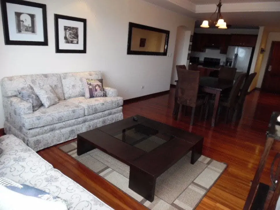 Departamento de 2 dormitorios amueblado, 120m², en Alquiler en Zona 10, Ciudad de Guatemala - Image 15