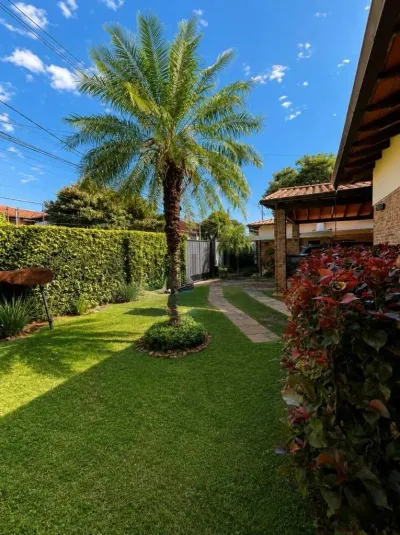Casa de 5 dormitorios en Venta en Ycuá Satí, Asunción