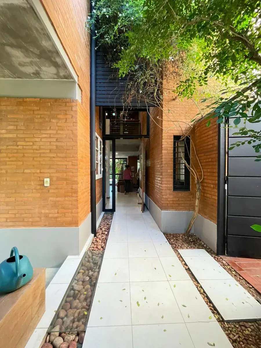 Casa de 3 quartos à Venda em Madame Lynch, Assunção - Image 3