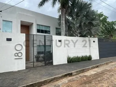 Casa de 4 dormitorios en Alquiler en Santa María, Fernando de la Mora