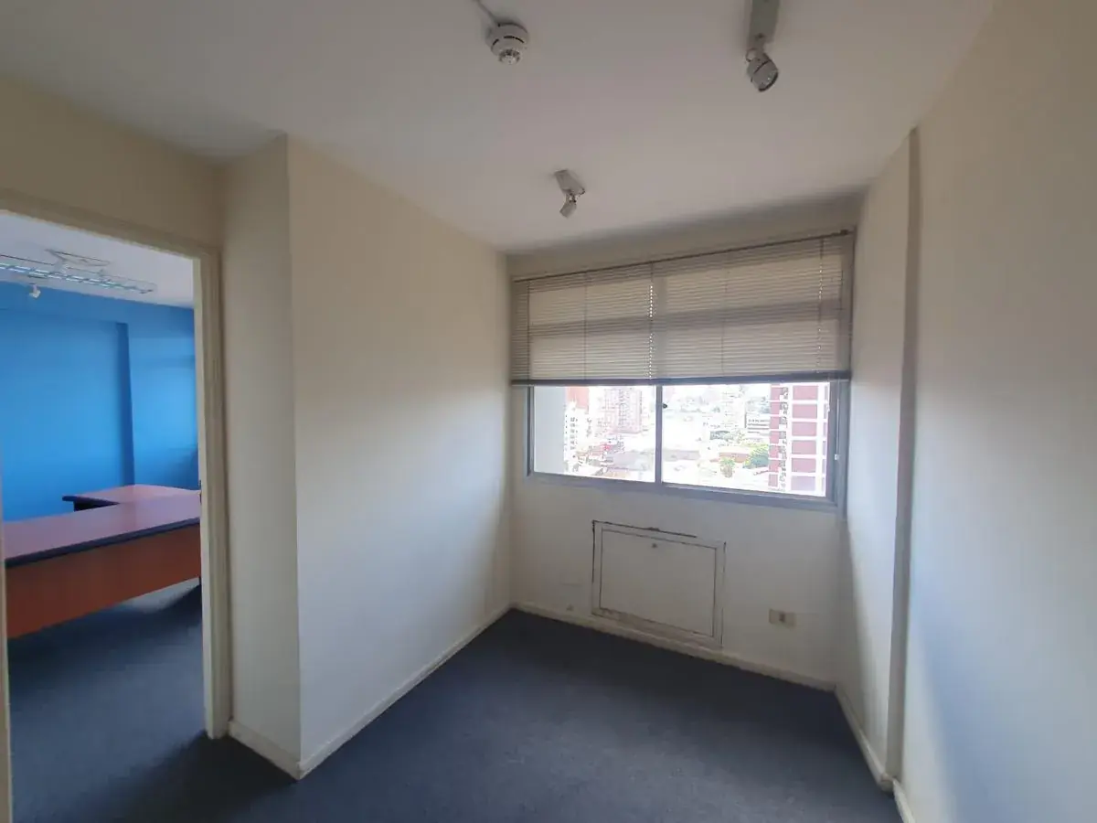 Local Comercial de 47m² en Alquiler en Catedral, Asunción - Image 4