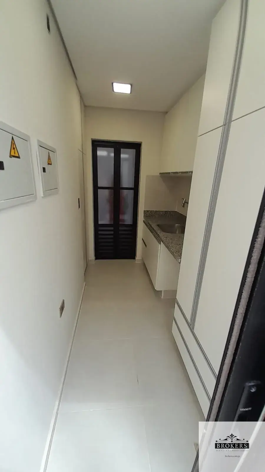 Casa de 3 dormitórios para Aluguel em Madame Lynch, Assunção - Image 10