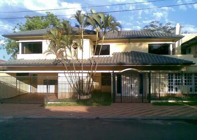 4-Bedroom House for Sale in Recoleta, Asunción - Image 3