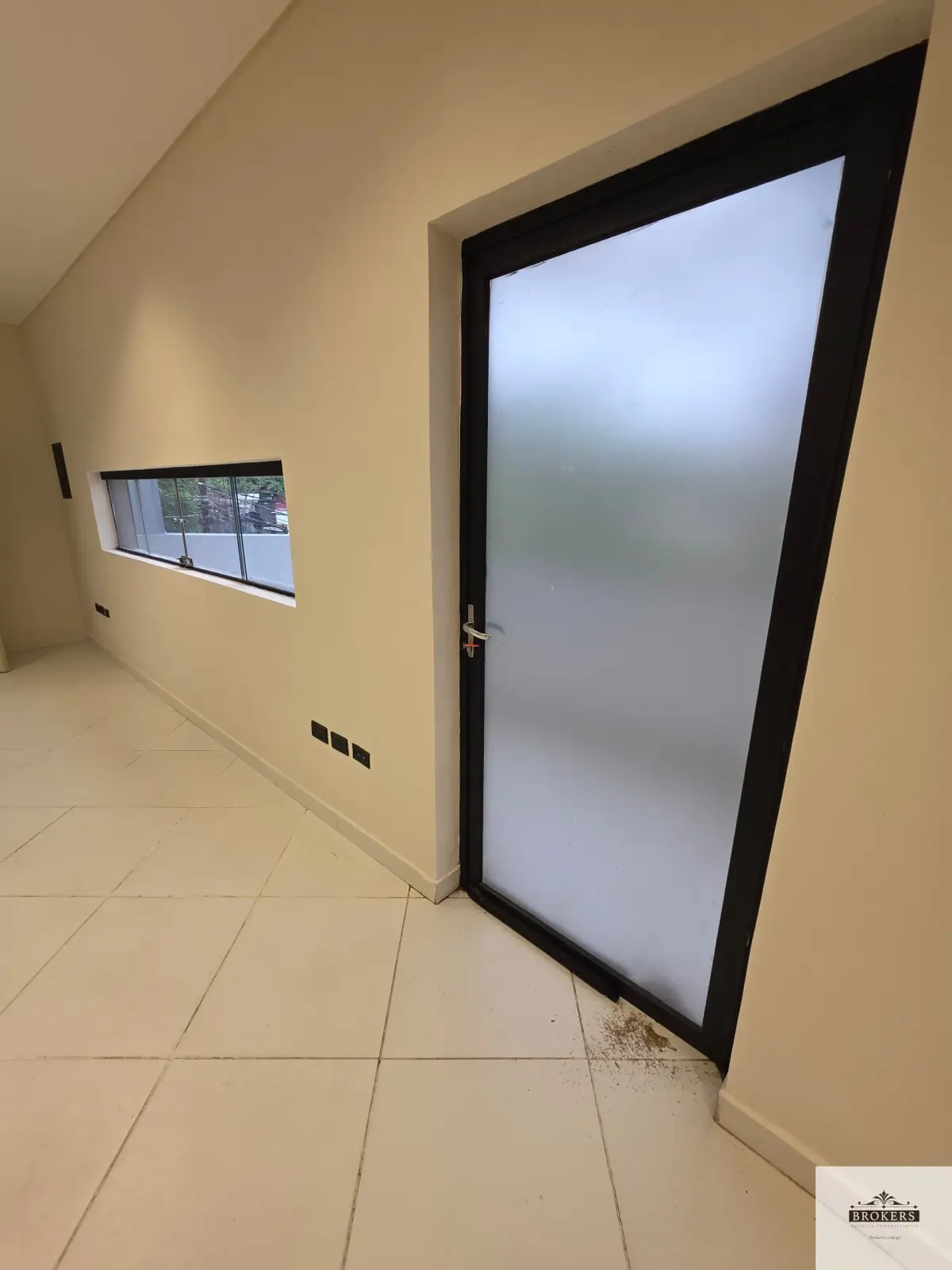 Local Comercial de 148m² en Alquiler en Recoleta, Asunción - Image 13