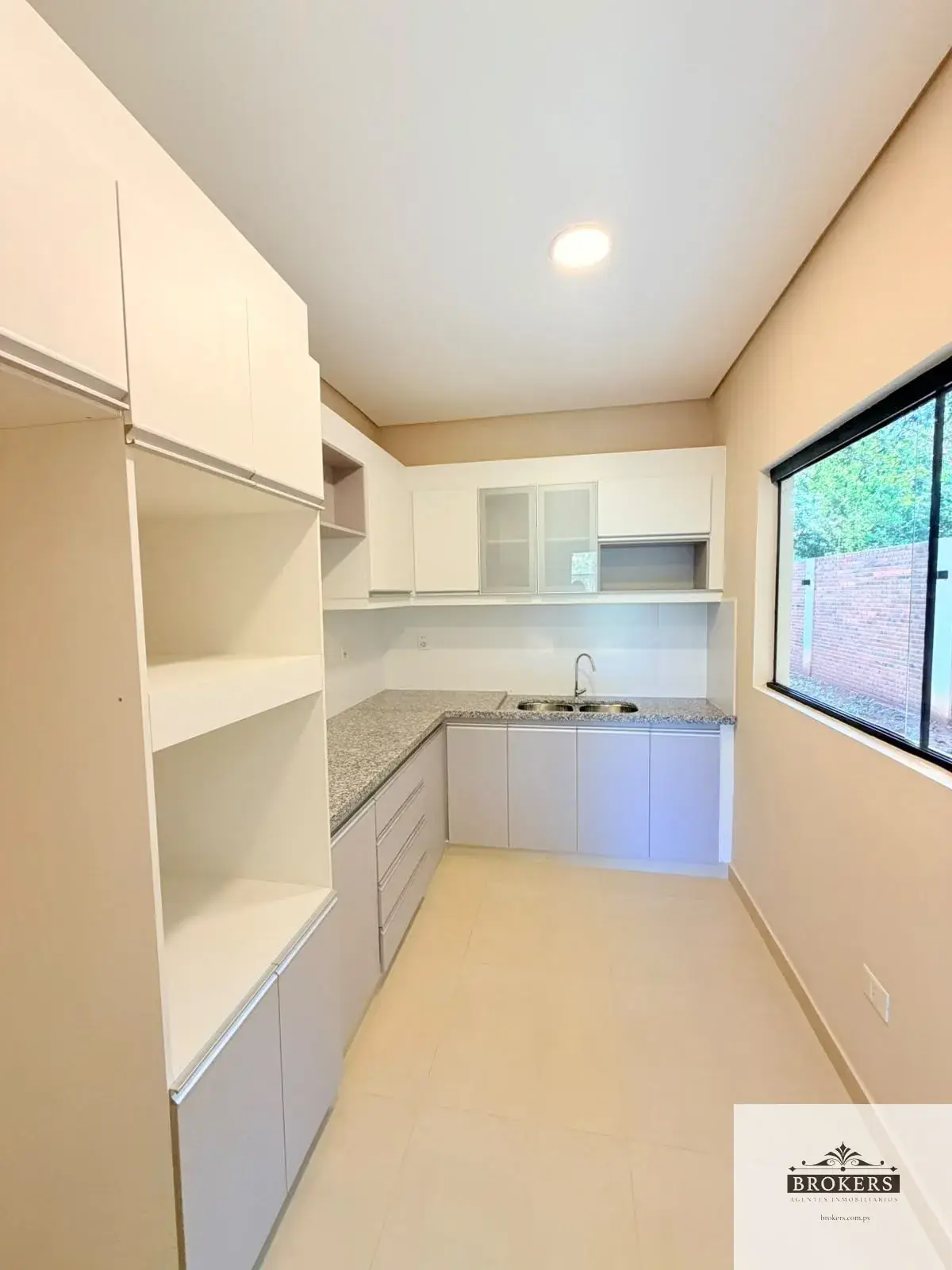 Casa de 3 dormitorios en Venta en Primer Barrio, Luque - Image 7