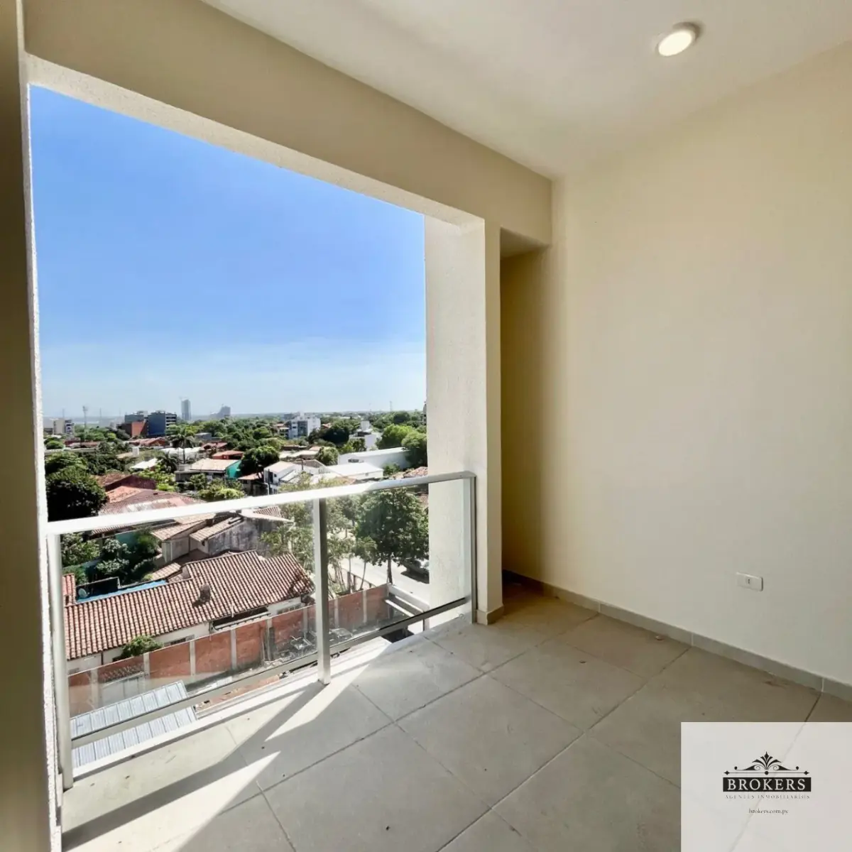 Departamento de 2 dormitorios en Venta en Jara, Lambaré - Image 3
