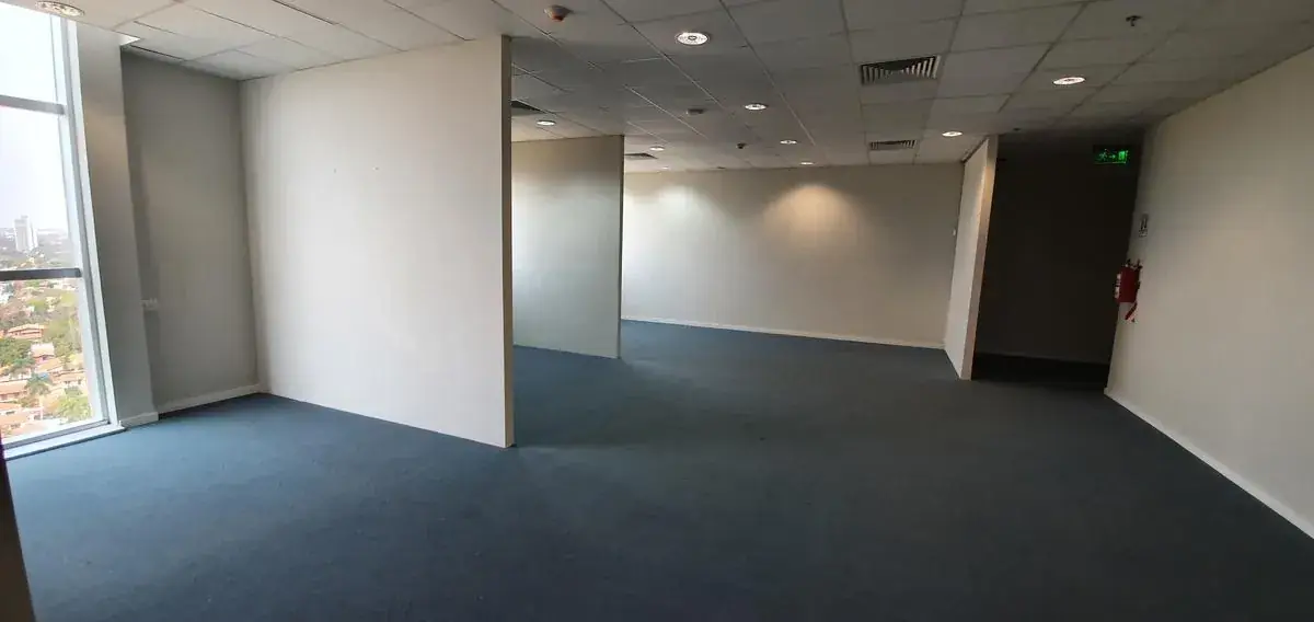 Local Comercial de 94m² en Venta en Ycuá Satí, Asunción - Image 4