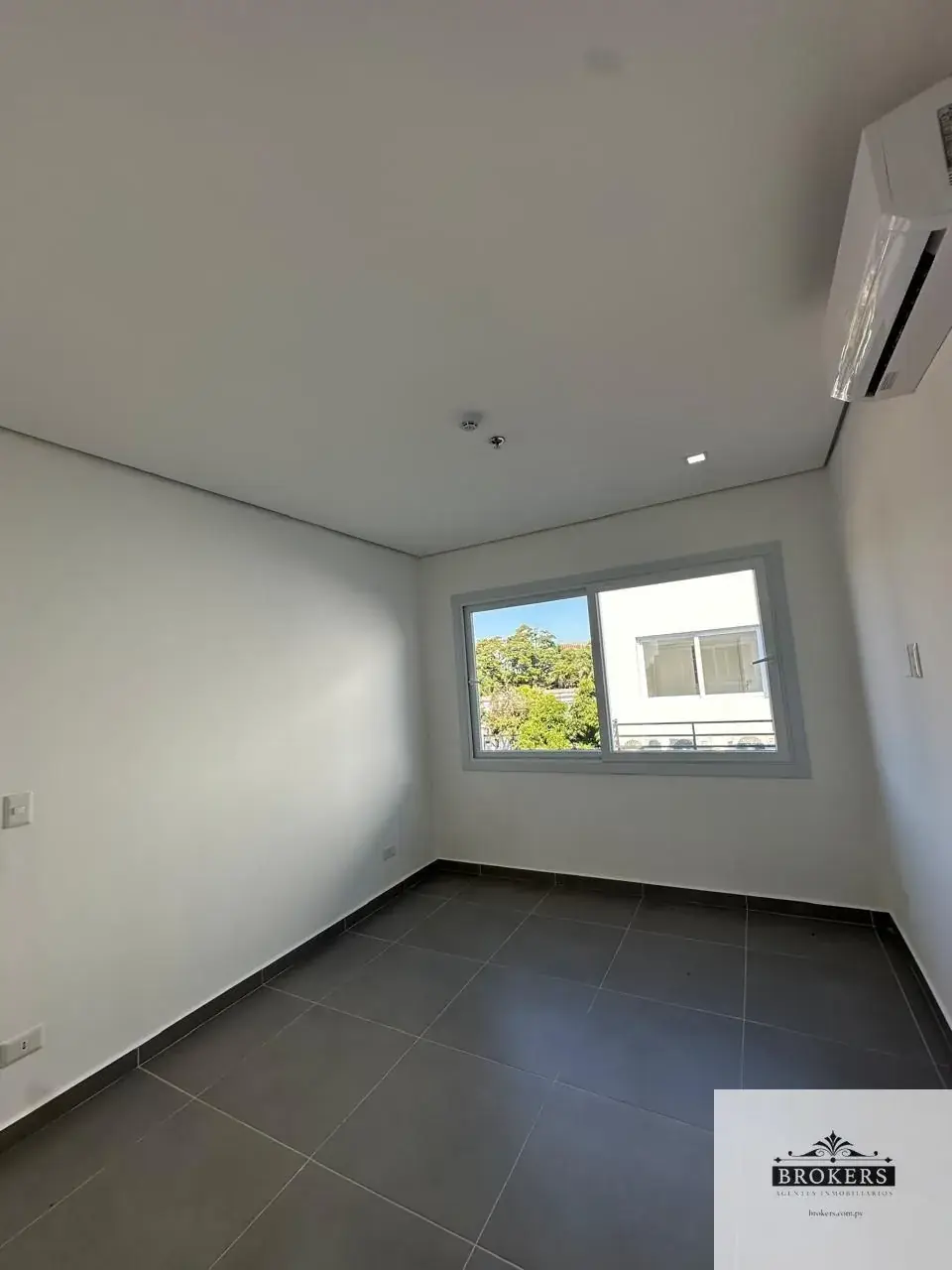 Departamento de 1 dormitorio en Venta en Ycuá Satí, Asunción - Image 11