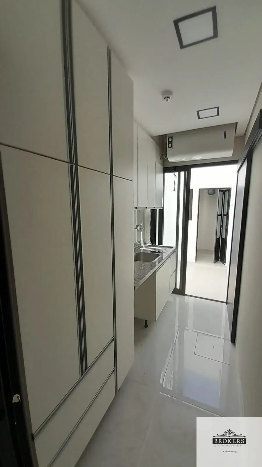 Casa de 3 dormitórios para Aluguel em Madame Lynch, Assunção - Image 9