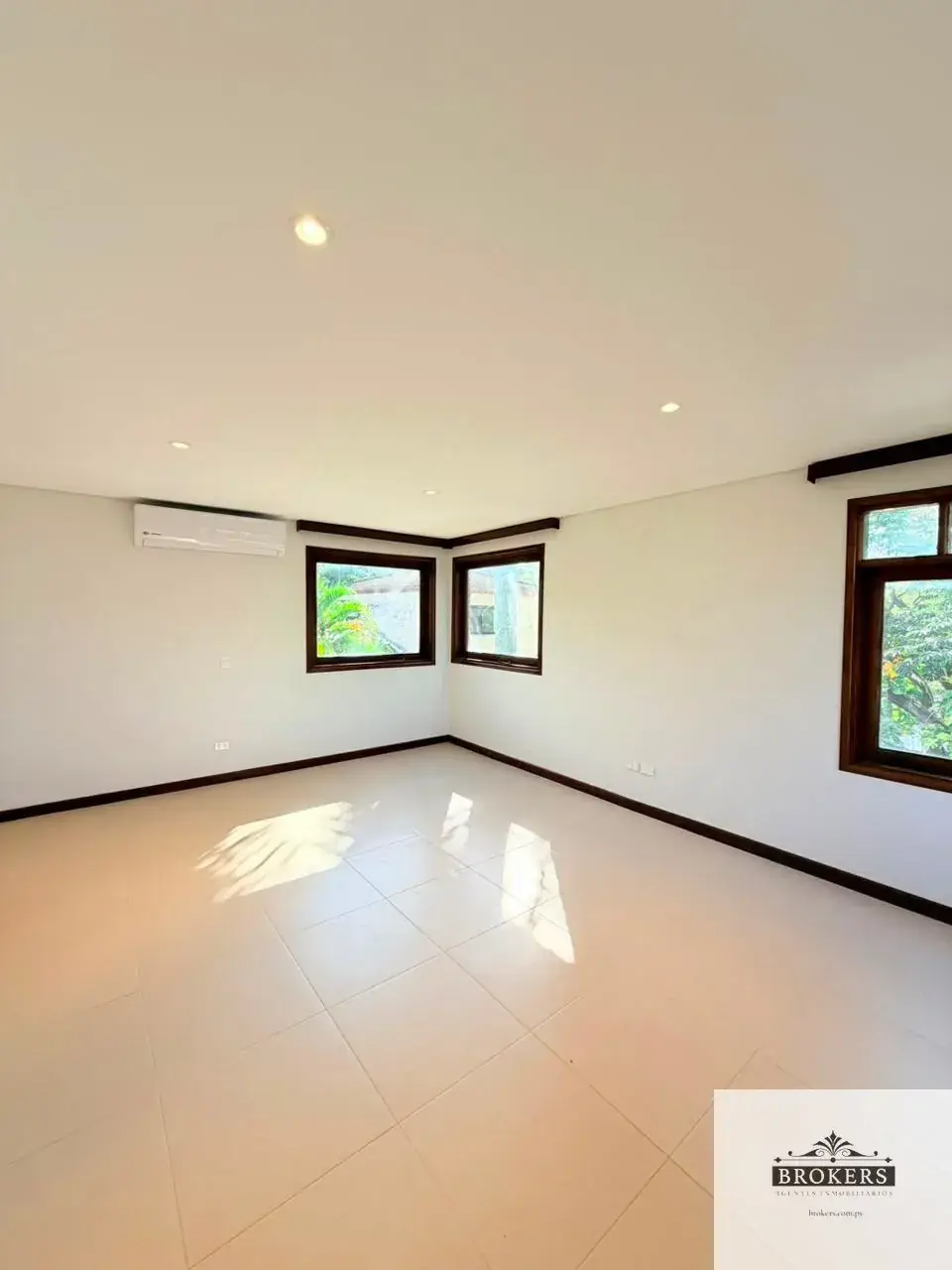 3-Bedroom House for Rent in San Jorge, Asunción