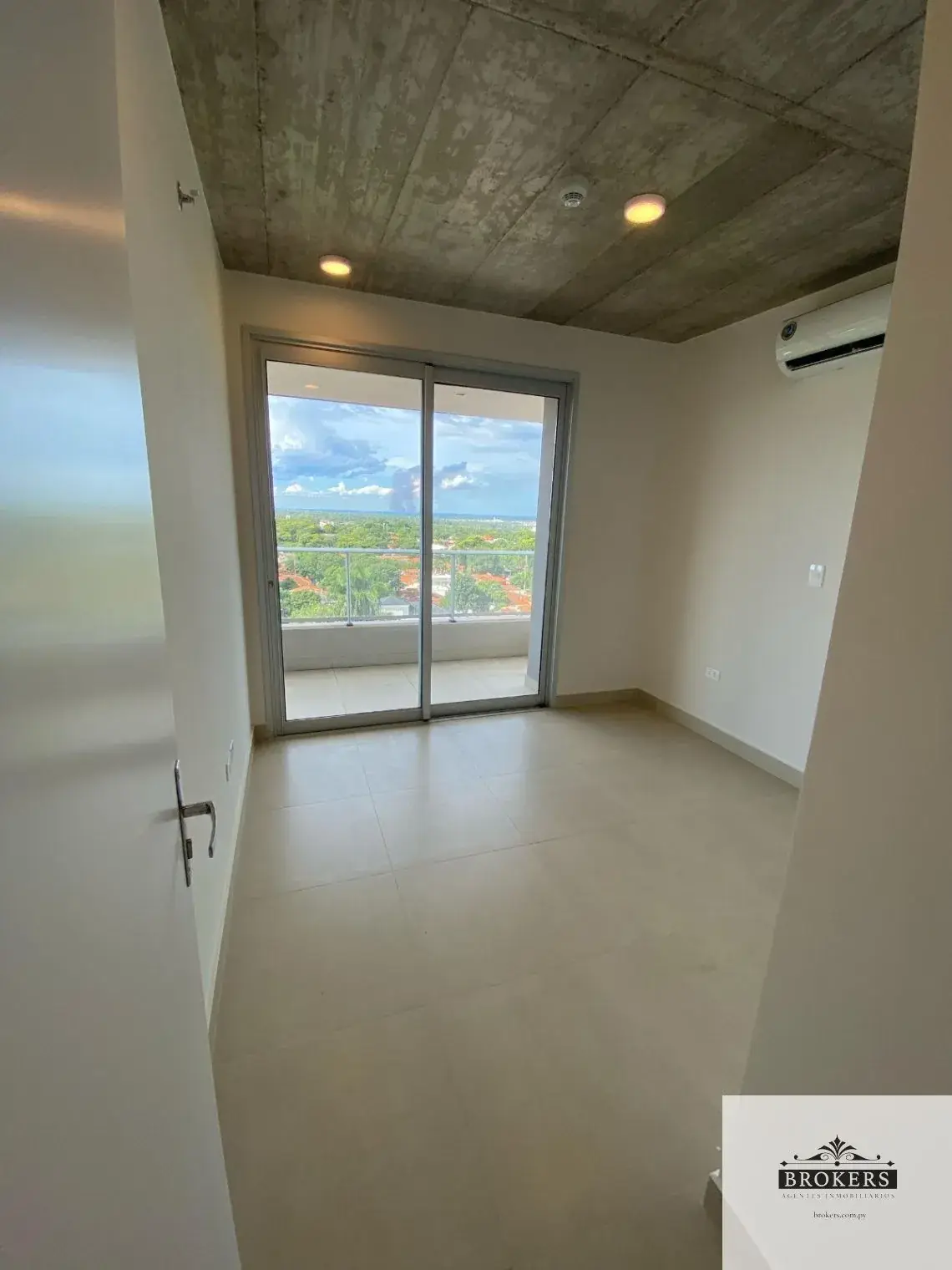 Apartamento de 2 dormitórios à Venda em Madame Lynch, Assunção - Image 6