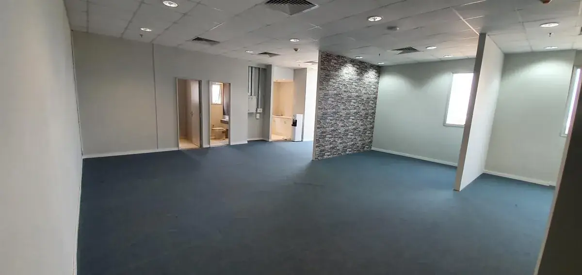 Local Comercial de 94m² en Venta en Ycuá Satí, Asunción - Image 2