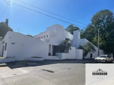 Local Comercial de 385m² en Alquiler en Mariscal Estigarribia, Asunción