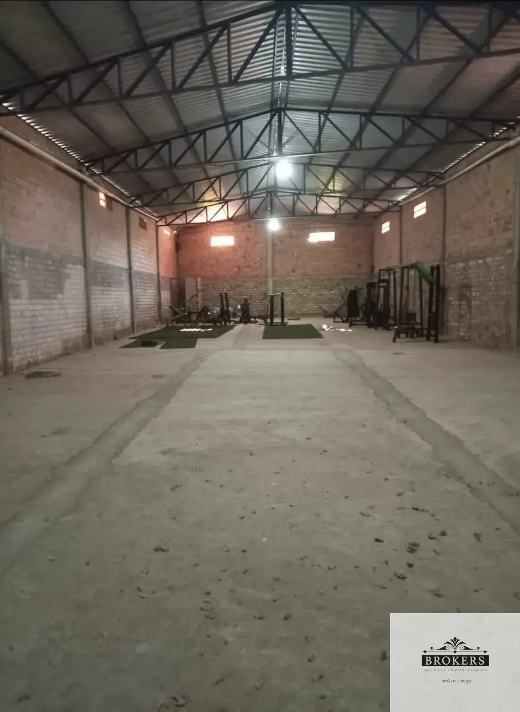 Espaço Comercial de 360m² à Venda em Isla Aveiro, Limpio - Image 4